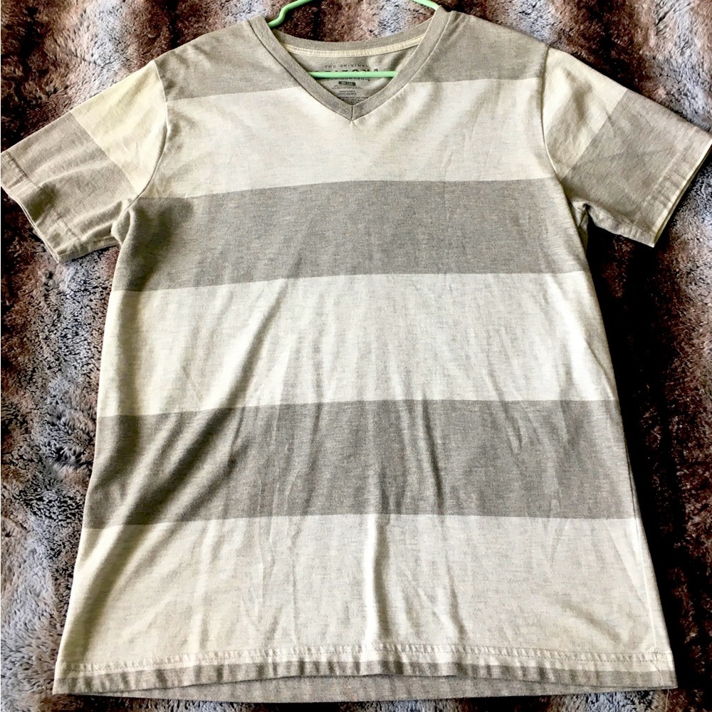 Arizona Jeans Co. | V-neck Tee
